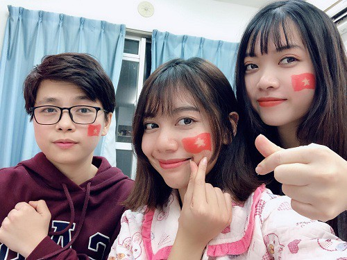 Du học sinh Việt Nam ở Nhật cổ vũ bóng đá trong thầm lặng