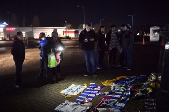 Rung minh loi nhan cuoi cung cua ngoi sao ngoai hang Anh truoc khi may bay mat tich hinh anh 7