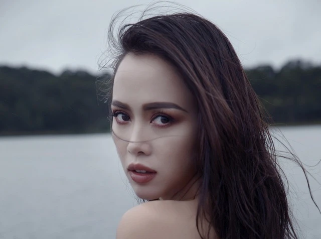 Vẻ đẹp nóng bỏng của diễn viên Vũ Ngọc Anh