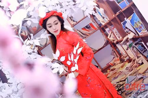 Có thân hình hấp dẫn, làn da trắng với số đo 3 vòng chuẩn, Liên Nhi luôn thu hút mọi ánh nhìn của người xung quang. Rất nhiều người đẹp và các bạn trẻ tìm đến để đặt mua mỹ phẩm của cô. Họ tìm đến không chỉ đơn giản là mua hàng chất lượng cao của cô mà cô còn luôn nhiệt tình hướng dẫn cách làm đẹp đúng cách cho chị em cũng như truyền đạt những kiến thức làm đẹp của cô cho mọi người.