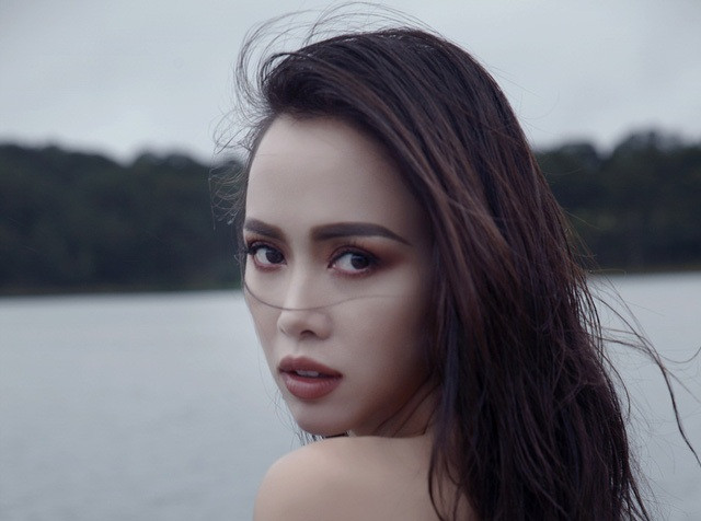 Vẻ đẹp nóng bỏng của diễn viên Vũ Ngọc Anh