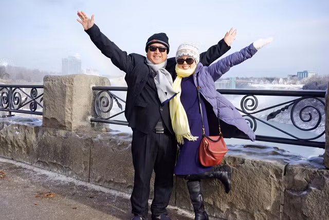 Vợ chồng “Táo Giao thông” Chí Trung lãng mạn giữa trời Tây ảnh 8