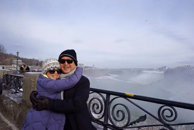 Vợ chồng “Táo Giao thông” Chí Trung lãng mạn giữa trời Tây ảnh 6