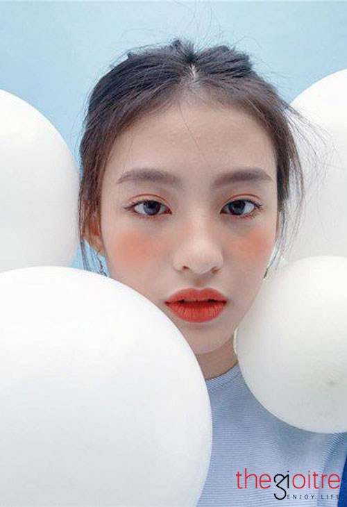 Với đôi mắt đến có chiều sâu cuốn hút cùng làn da trắng hồng và thân hình gợi cảm, cô nàng hot girl Ngọc Lai đã khiến nhiều người không thể rời mắt khi khi tiếp xúc với cô.