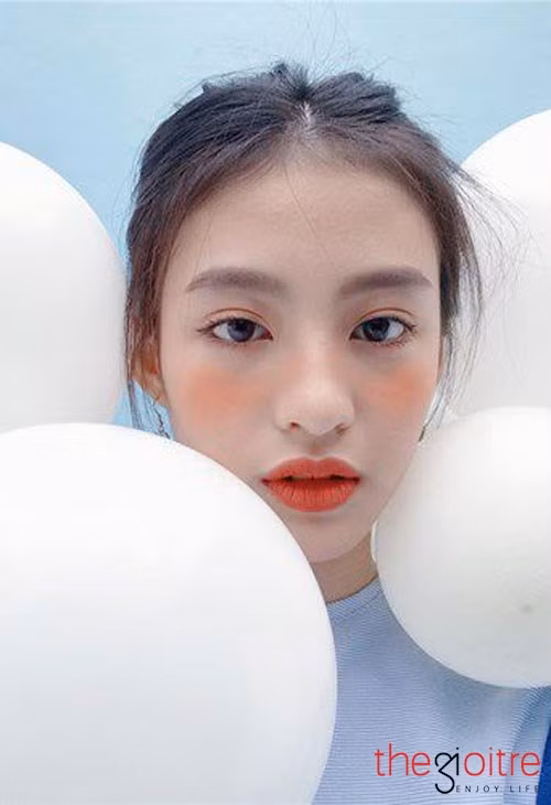 Với đôi mắt đến có chiều sâu cuốn hút cùng làn da trắng hồng và thân hình gợi cảm, cô nàng hot girl Ngọc Lai đã khiến nhiều người không thể rời mắt khi khi tiếp xúc với cô.