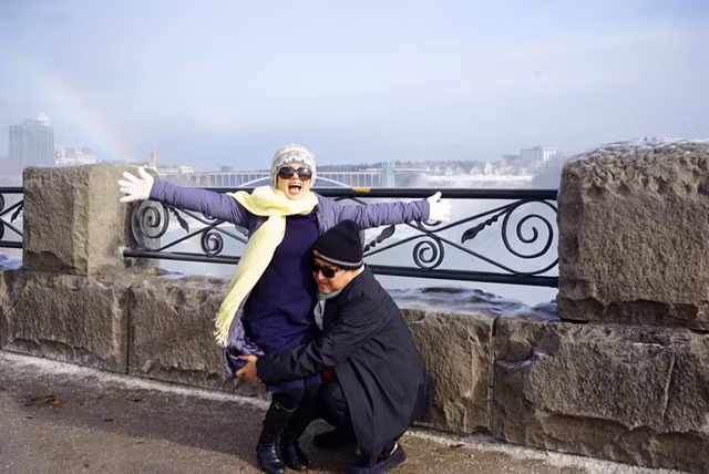 Vợ chồng “Táo Giao thông” Chí Trung lãng mạn giữa trời Tây ảnh 4