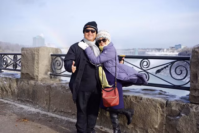 Vợ chồng “Táo Giao thông” Chí Trung lãng mạn giữa trời Tây ảnh 7