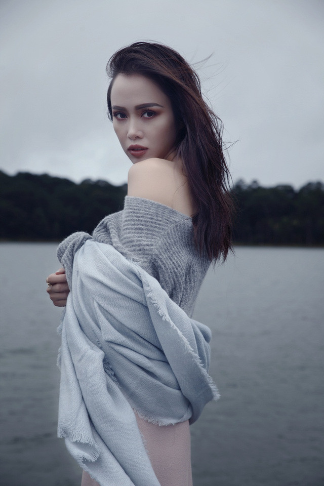 Vẻ đẹp nóng bỏng của diễn viên Vũ Ngọc Anh ảnh 2 Có thể nói cô “đổi đời” sau khi bộ phim điện ảnh “Quyên” ra rạp và được trình chiếu tại các liên hoan phim Việt Nam và quốc tế. Người ta nhắc đến cô như một diễn viên chuyên nghiệp và cô dễ dàng có những sự lựa chọn nghệ thuật tiếp theo.