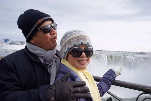 Vợ chồng “Táo Giao thông” Chí Trung lãng mạn giữa trời Tây ảnh 9