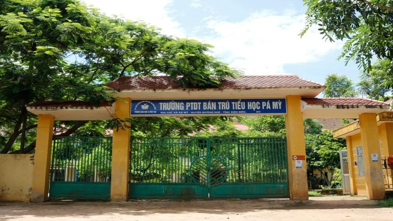 Hình ảnh cổng trường. Hình ảnh cổng trường.