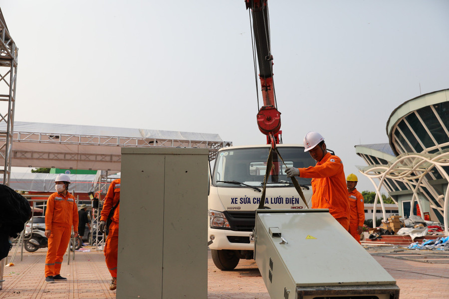 Bố trí các máy phát điện Diezel dự phòng đáp ứng phụ tải. Bố trí các máy phát điện Diezel dự phòng đáp ứng phụ tải.