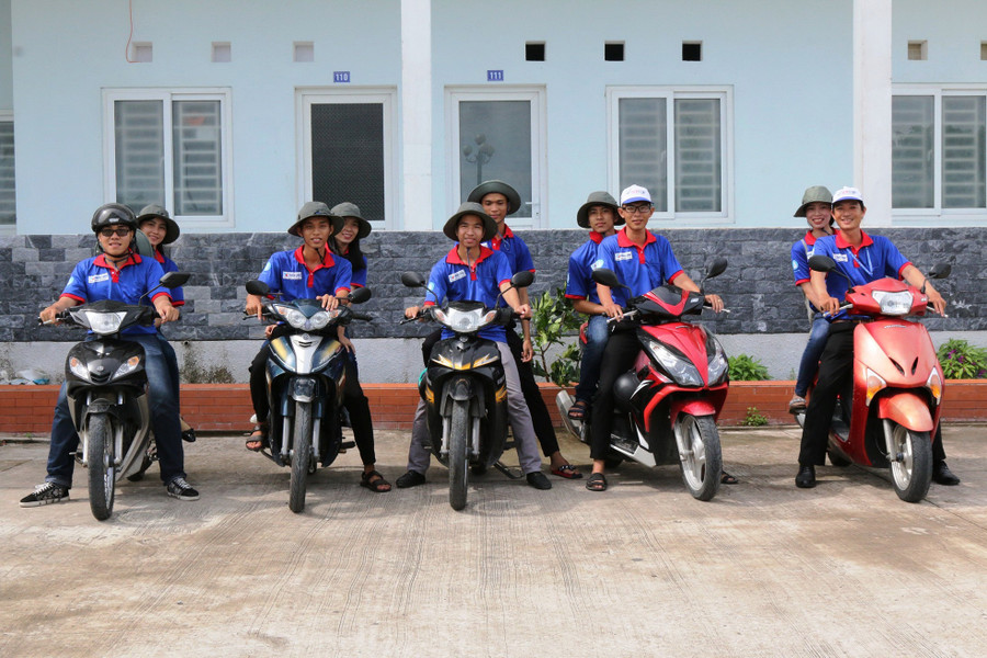 Đội xe tình nguyện chở thí sinh đã sẵn sàng phục vụ. Ảnh: Q. Ngữ Đội xe tình nguyện chở thí sinh đã sẵn sàng phục vụ. Ảnh: Q. Ngữ