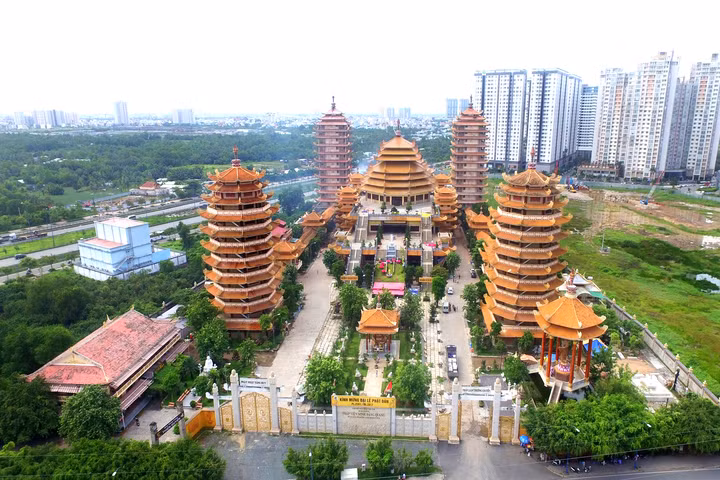 4 bảo tháp lớn nhất Việt Nam trong ngôi chùa ở Sài Gòn 