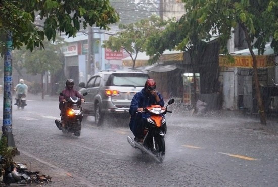 Hôm nay, Hà Nội đón cơn mưa “vàng” giải nhiệt sau chuỗi ngày nắng đổ lửa