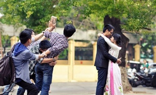 Chết mất thôi với những con người vui tính nhất quả đất ảnh 1 Mùa ném đá.