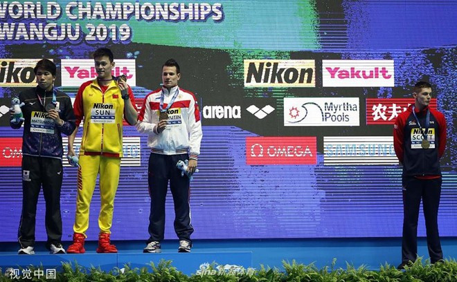 Duncan Scott cũng không đứng trên bục nhận giải khi Sun Yang giành HCV Duncan Scott cũng không đứng trên bục nhận giải khi Sun Yang giành HCV