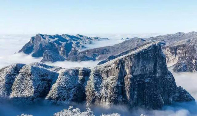 du khach phan khich truoc canh tuong bang tuyet phu trang truong gia gioi hinh anh 4