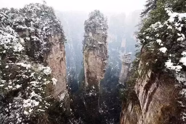 du khach phan khich truoc canh tuong bang tuyet phu trang truong gia gioi hinh anh 12