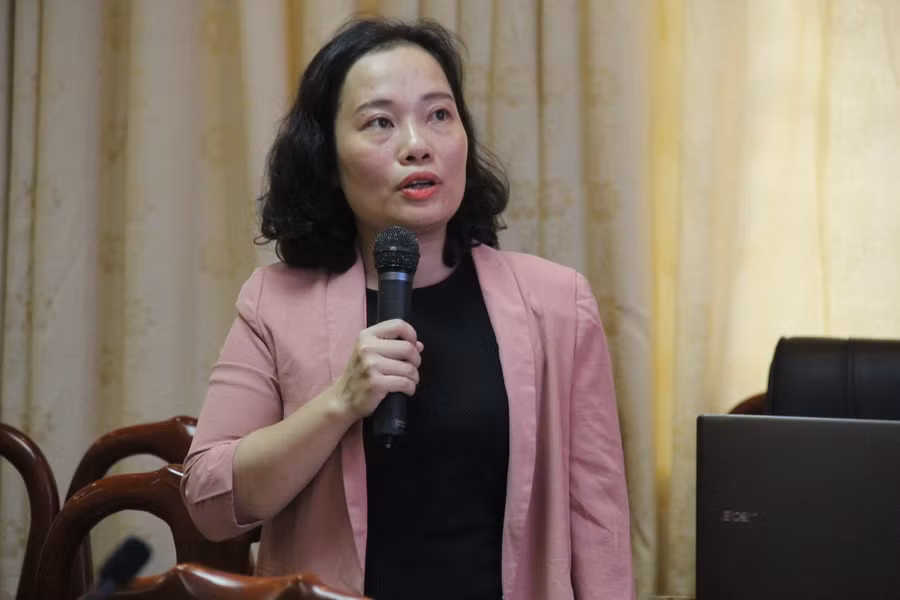 TS. Nguyễn Thị Kim Chi đại diện cho nhóm tác giả trình bày tham luận “Chính sách khu vực kinh tế tư nhân: Một số vấn đề lý luận và thực tiễn ở Việt Nam”.