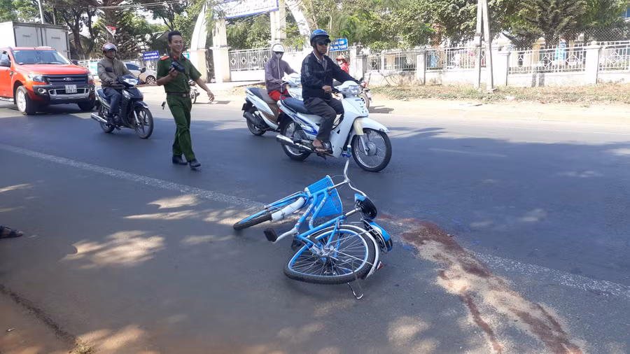  Hiện trường vụ tai nạn khiến 1 học sinh tử vong.
