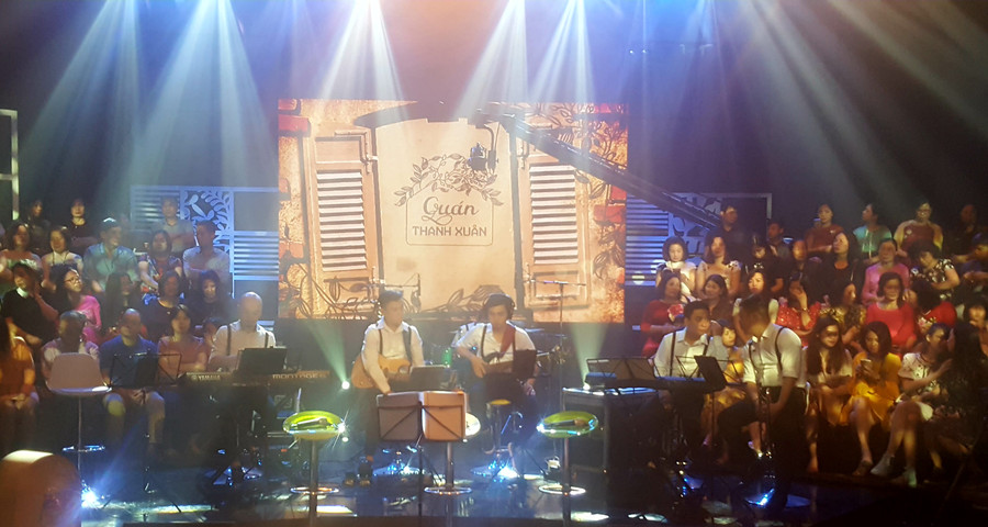 Khung cảnh trong trường quay chương trình “Quán Thanh Xuân”. Khung cảnh trong trường quay chương trình “Quán Thanh Xuân”.