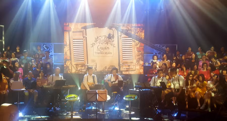 Khung cảnh trong trường quay chương trình “Quán Thanh Xuân”.