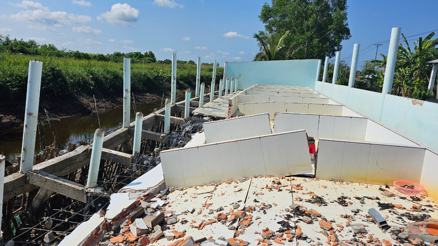 Nhà dân bị sụt lún gây thiệt hại nghiêm trọng. Nhà dân bị sụt lún gây thiệt hại nghiêm trọng.