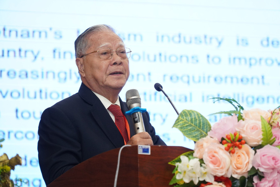 TS Nguyễn Văn Quang, Hiệu trưởng Trường ĐH Nam Cần Thơ phát biểu tại hội thảo. TS Nguyễn Văn Quang, Hiệu trưởng Trường ĐH Nam Cần Thơ phát biểu tại hội thảo.