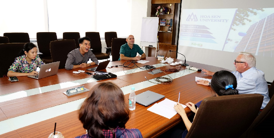 Giảng viên HSU, khoa Kinh tế Quản trị thảo luận cùng GS. James về “Các ý tưởng nghiên cứu trong lĩnh vực Kinh tế và Đa ngành”