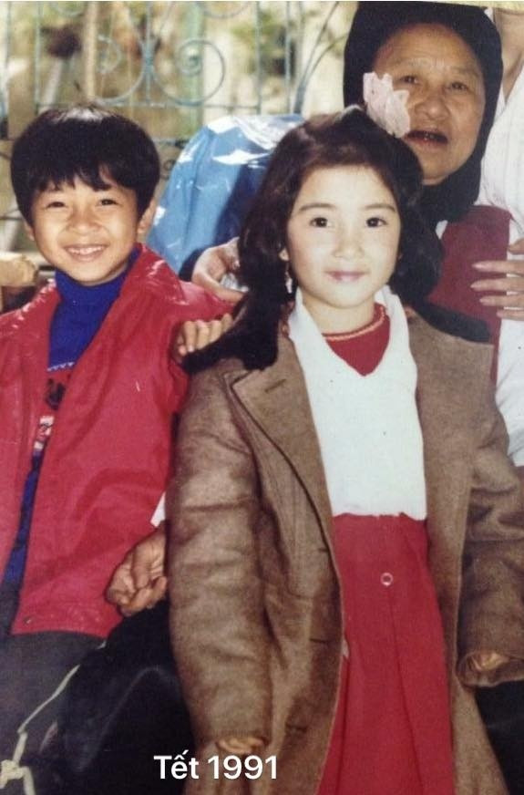 Ảnh hiếm của hoa hậu Nguyễn Thị Huyền: Ngủ gục sau đêm đăng quang mà vẫn xứng danh "quốc sắc" ảnh 1