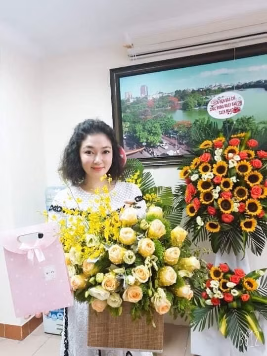 Ảnh hiếm của hoa hậu Nguyễn Thị Huyền: Ngủ gục sau đêm đăng quang mà vẫn xứng danh "quốc sắc" ảnh 6