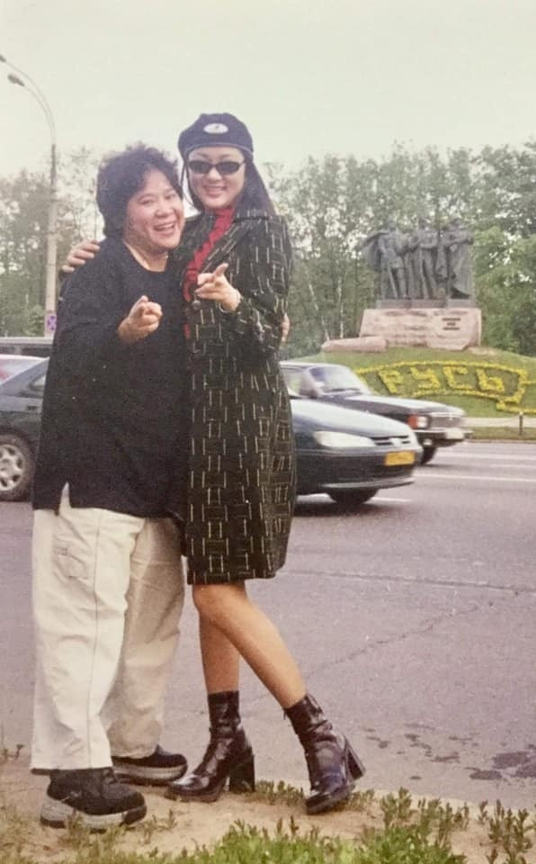 Ảnh hiếm của hoa hậu Nguyễn Thị Huyền: Ngủ gục sau đêm đăng quang mà vẫn xứng danh "quốc sắc" ảnh 3