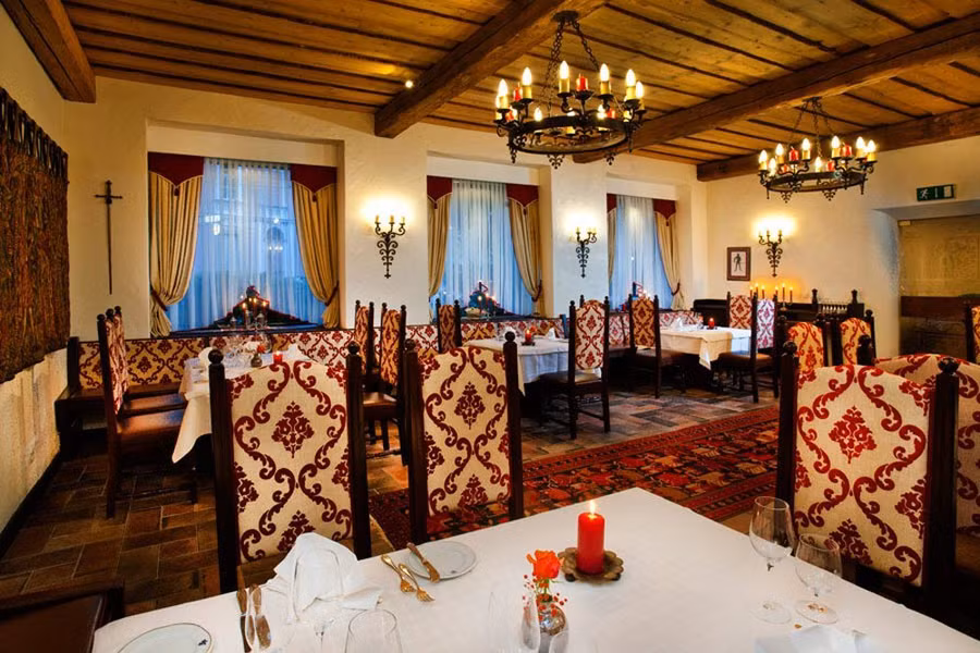 Khổ vì chồng doanh nhân “đo lọ nước mắm đếm củ dưa hành” ảnh 1