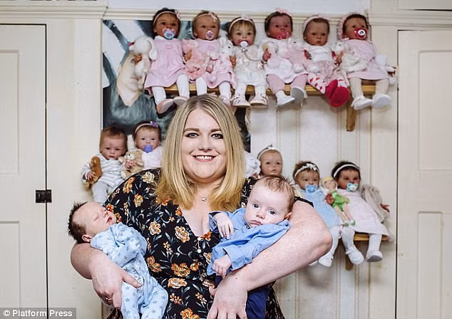 Bỏ 2 tỉ mua búp bê giống hệt trẻ sơ sinh khi tưởng mình không thể có con, cuối cùng điều kì diệu đã đến với người phụ nữ này - Hình 1