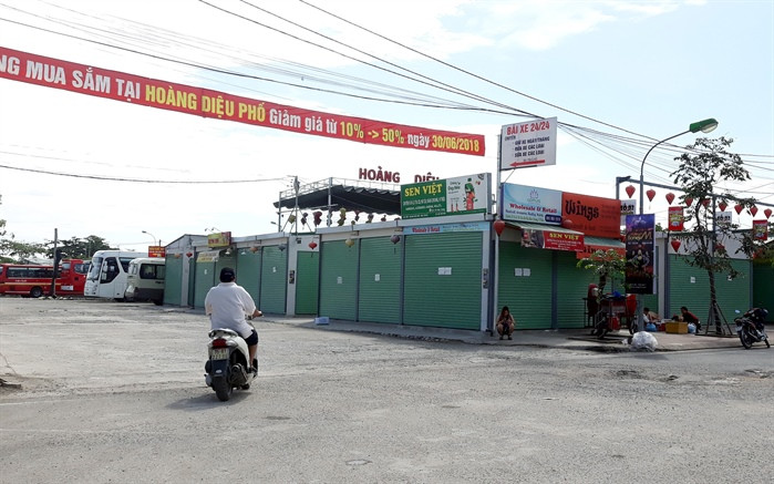 Khu đất quốc phòng cho doanh nghiệp thuê mọc lên hàng chục ki-ốt, nhà hàng.