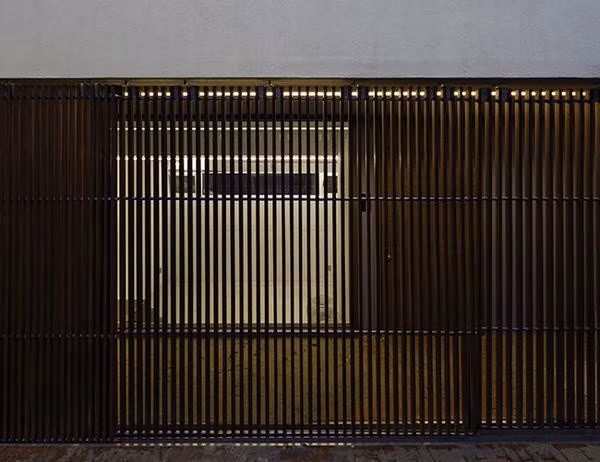 Thiết kế ngôi nhà phù hợp với những gia đình trẻ hiện đại, không ưa sự cầu kì và kiểu cách.