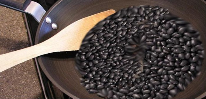 Bí quyết trẻ lâu của phụ nữ Nhật Bản là uống nước đậu đen rang theo cách này mỗi ngày ảnh 3