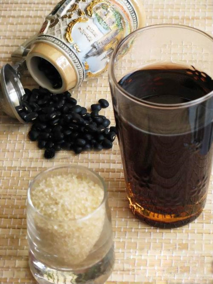 Bí quyết trẻ lâu của phụ nữ Nhật Bản là uống nước đậu đen rang theo cách này mỗi ngày ảnh 1