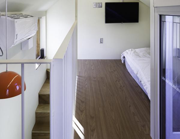 Phòng ngủ trên gác lửng mang đến cho bạn không gian thú vị, độc đáo.