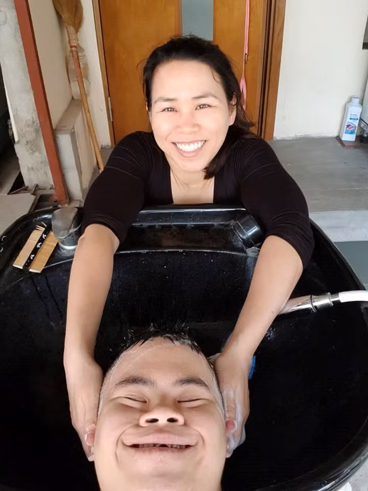 Tâm sự người mẹ có con mắc hội chứng down: “Bác sĩ nói tôi cố nuôi con được ngày nào thì nuôi” ảnh 5 Tâm sự người mẹ có con mắc hội chứng down: “Bác sĩ nói tôi cố nuôi con được ngày nào thì nuôi” ảnh 5