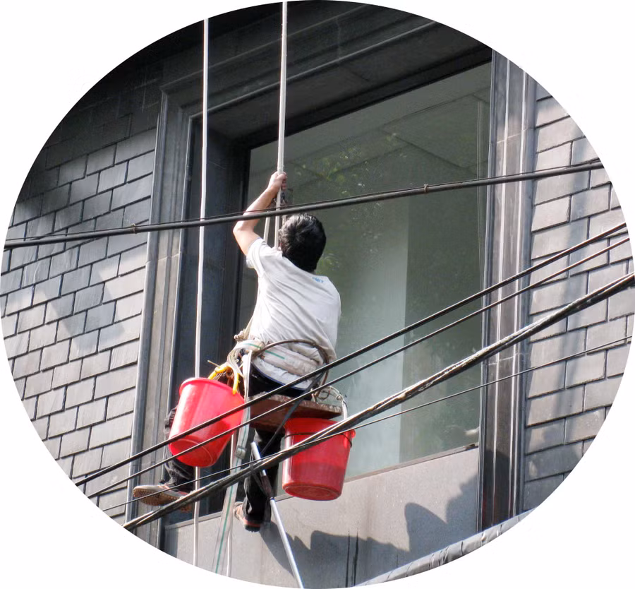 Luồn lách giữa những búi dây điện chằng chịt