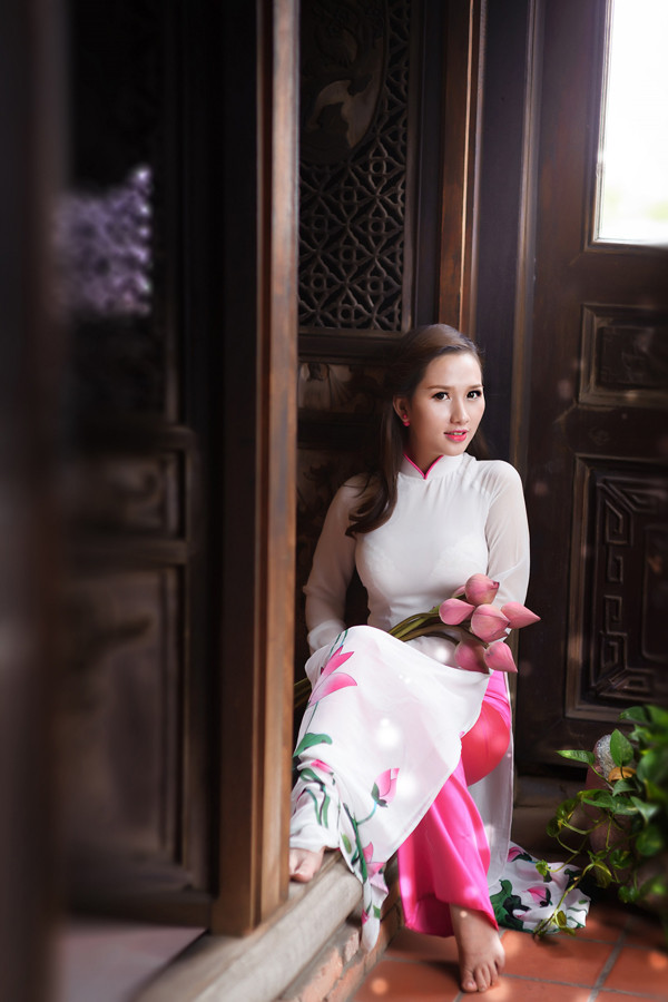 Nữ sinh Sài thành duyên dáng trong tà áo trắng ảnh 11 Hoài Thư
