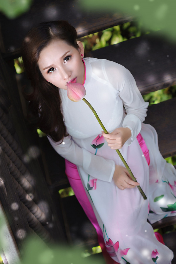 Nữ sinh Sài thành duyên dáng trong tà áo trắng ảnh 3 Hoài Thư