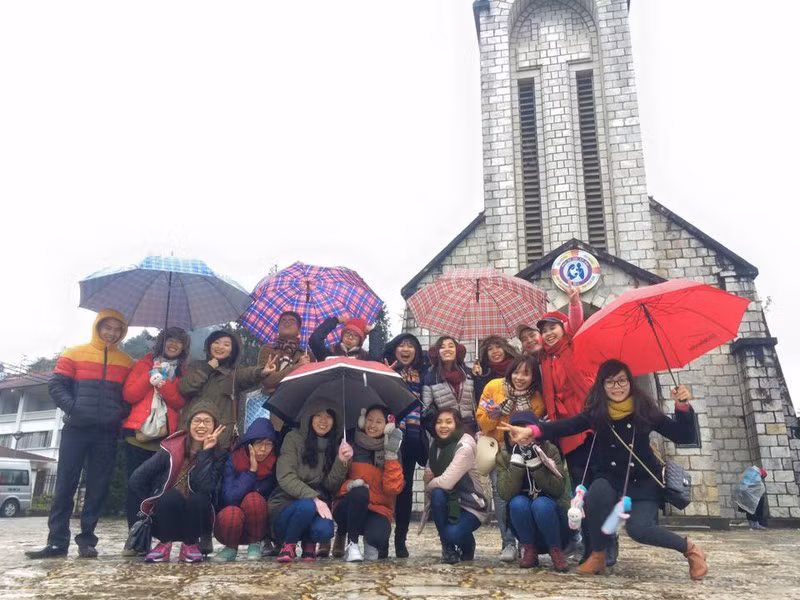 Bạn trẻ Thủ đô đổ xô lên Sa Pa “săn” tuyết