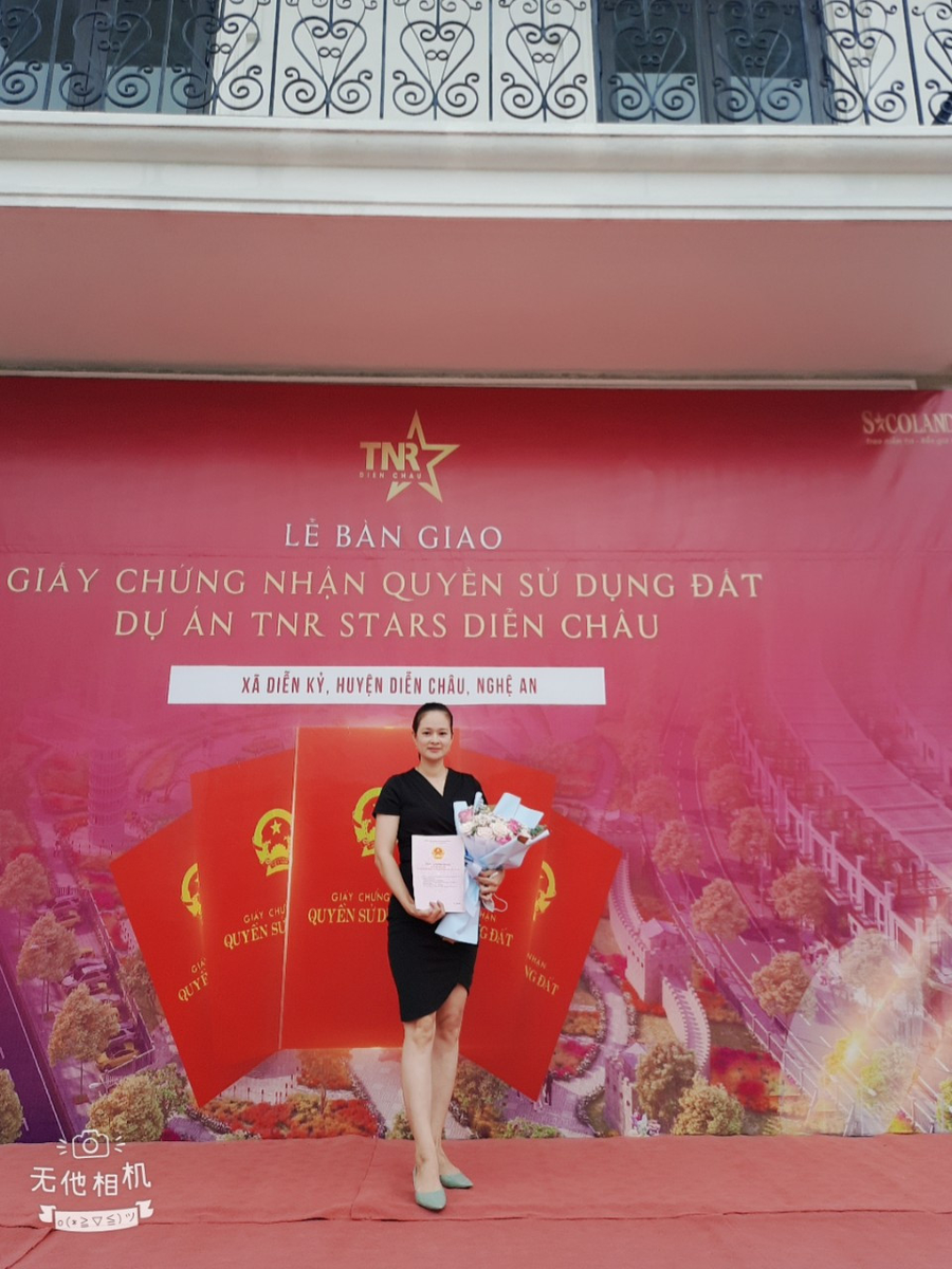 Khách hàng nhận bàn giao đất và bàn giao shophouse xây hoàn thiện tại dự án TNR Stars Diễn Châu. Khách hàng nhận bàn giao đất và bàn giao shophouse xây hoàn thiện tại dự án TNR Stars Diễn Châu.