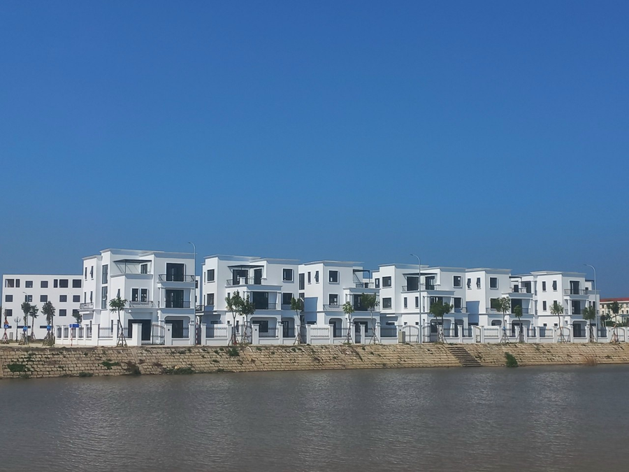 Dự án TNR Grand Palace River Park với vị trí đắc địa bên bờ Sông Uông, thành phố Uông Bí, Quảng Ninh đã hoàn thiện 100% hạ tầng, chuẩn bị bàn giao cho khách hàng. Dự án TNR Grand Palace River Park với vị trí đắc địa bên bờ Sông Uông, thành phố Uông Bí, Quảng Ninh đã hoàn thiện 100% hạ tầng, chuẩn bị bàn giao cho khách hàng.