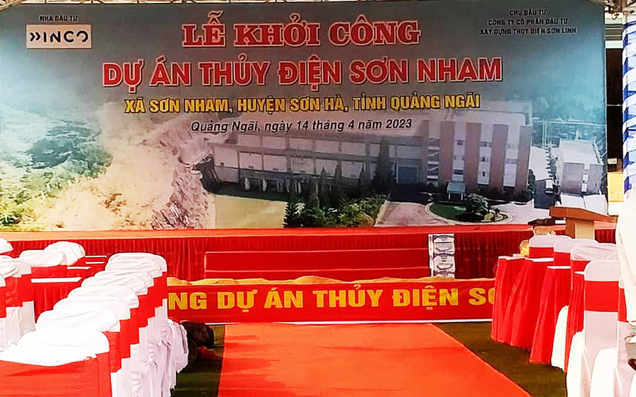 Chính quyền huyện Sơn Hà đã yêu cầu tháo dỡ rạp tổ chức lễ khởi công, ngay trong đêm. Ảnh CQCA. Chính quyền huyện Sơn Hà đã yêu cầu tháo dỡ rạp tổ chức lễ khởi công, ngay trong đêm. Ảnh CQCA.