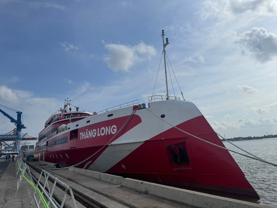 Siêu tàu Thăng Long giúp rút ngắn hành trình tới Côn Đảo từ TPHCM chỉ còn hơn 4 giờ và từ Vũng Tàu chỉ còn hơn 3 giờ. (Ảnh: Phu Quoc Express) Siêu tàu Thăng Long giúp rút ngắn hành trình tới Côn Đảo từ TPHCM chỉ còn hơn 4 giờ và từ Vũng Tàu chỉ còn hơn 3 giờ. (Ảnh: Phu Quoc Express)