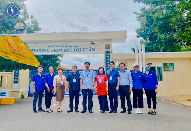 Đoàn cán bộ hỗ trợ công tác giám sát kỳ thi của Trường ĐH Luật TP.HCM