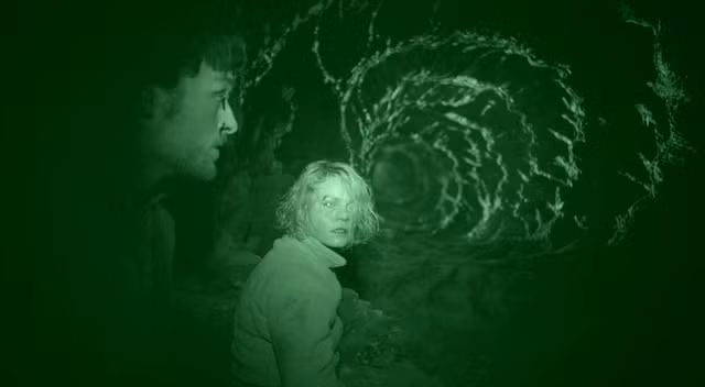 Liệu có phải người ngoài hành tinh hay thế lực nào đó đã gây nên cái chết thảm khốc cho 9 nhà khoa học? Hình ảnh cắt từ phim ‘Mật mã Dyatlov